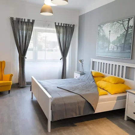 Kunfoglalas Apartmanhaz Apartment Kisujszallas