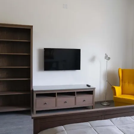 Kunfoglalas Apartmanhaz Apartment Kisujszallas
