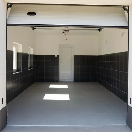 Kunfoglalas Apartmanhaz 아파트 *
