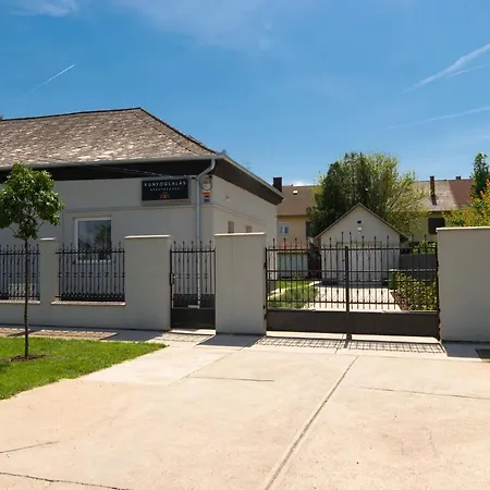 Apartament Kunfoglalas Apartmanhaz *