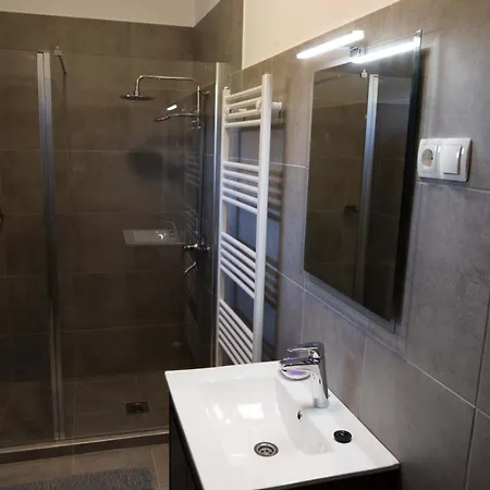 Kunfoglalas Apartmanhaz Apartment Kisujszallas