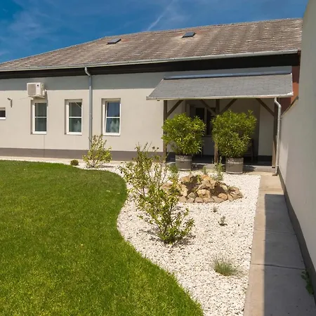 Kunfoglalas Apartmanhaz Apartament *