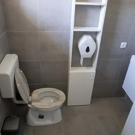 Kunfoglalas Apartmanhaz Apartment *
