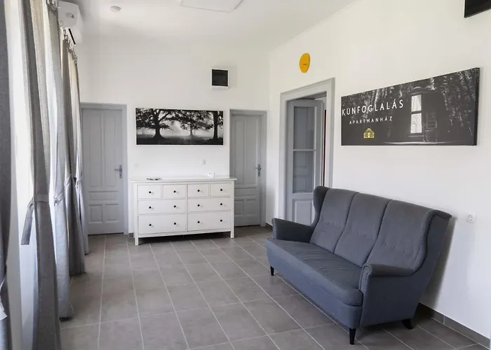 Apartament Kunfoglalas Apartmanhaz *