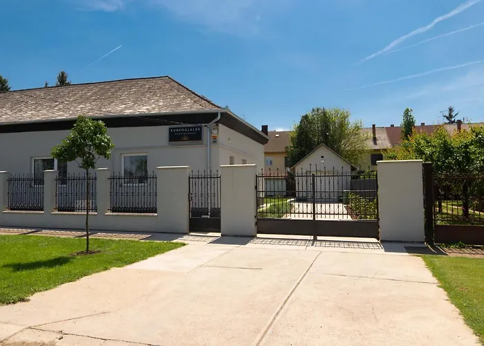 Apartament Kunfoglalas Apartmanhaz *