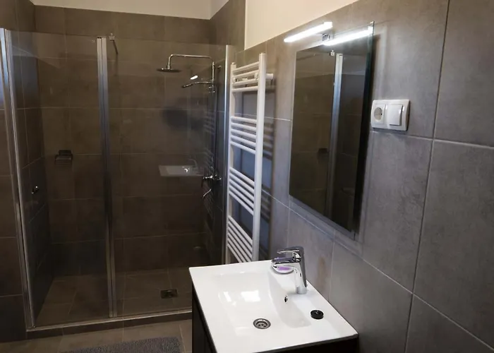 Kunfoglalas Apartmanhaz Apartament Kisujszallas